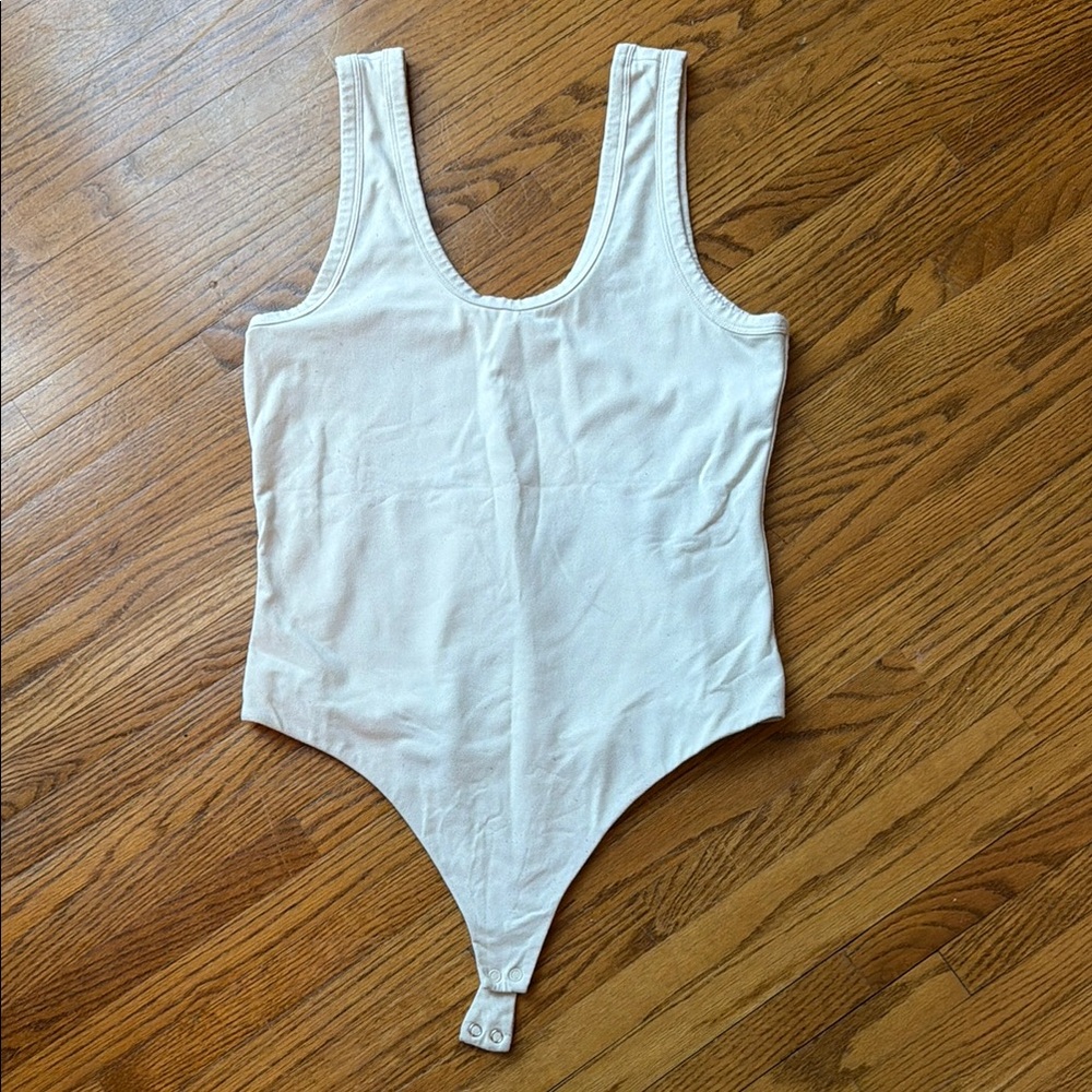 Nuuds Bone Seamless Scoop Tank bodysuit- size L